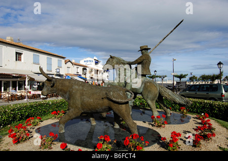 Stierkampf, Bronze-Statue in Saintes Maries De La Mer, La Camargue, Provence, Frankreich Stockfoto