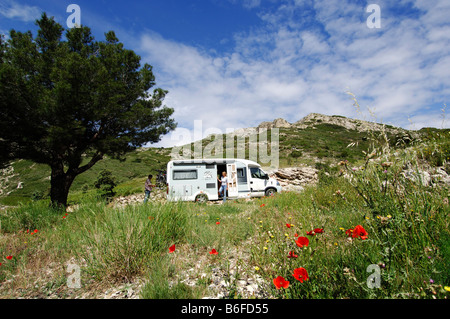 Wohnmobil, Les Alpilles, Provence, Frankreich, Europa Stockfoto