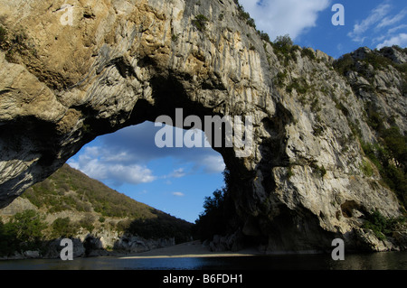 Naturstein, der Bogen, Vallon Pont d ' Arc, auf der Ardèche, Ardeche, Rhône-Alpen, Frankreich, Europa Stockfoto