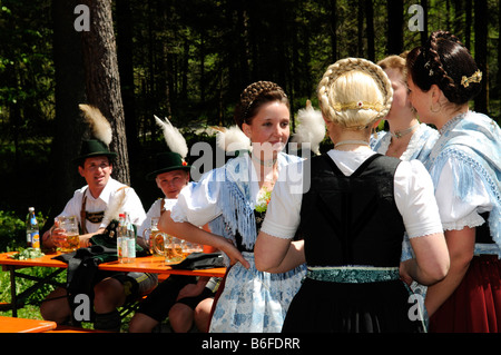 Volkstanz in traditioneller Kleidung, Ruhpolding, Chiemgau, Bayern, Deutschland, Europa Stockfoto