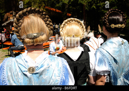 Volkstanz in traditioneller Kleidung, Ruhpolding, Chiemgau, Bayern, Deutschland, Europa Stockfoto