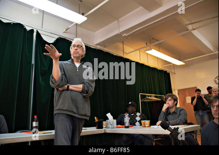 Robert fällt (L) Direktor des Broadway-Revival von American Buffalo mit Sterne Cedric Entertainer (C) & Haley Joel Osment (R) Stockfoto