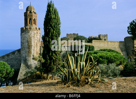 Fortezza mit Rocca Aragonese Campanile, Castiglione della Pescaia, Maremma, Provinz Grosseto, Toskana, Italien, Europa Stockfoto