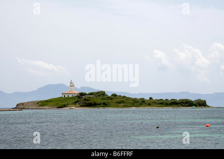 Leuchtturm auf der Insel Alcanada in der Nähe von Alcudia, Mallorca, Balearen, Spanien, Europa Stockfoto