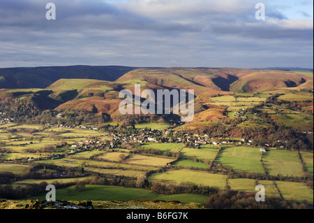 Blick auf das Dorf von allen Stretton und The Long Mynd Hügel von Caer Caradoc, Shropshire, UK Stockfoto