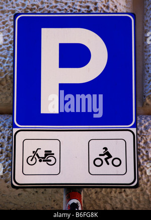 Straßenschild, Parkplatz für Motorräder und Mopeds oder Roller, Rom, Italien, Europa Stockfoto