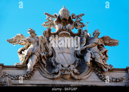 Dekorative Statue über den Trevi-Brunnen oder die Fontana di Trevi, Rom, Italien, Europa Stockfoto