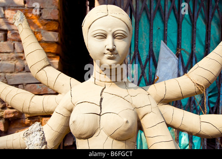 Figur der Göttin Durga Trocknung in der Töpfer-Markt in Kumortuli, Kolkata Stockfoto