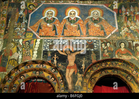 Äthiopische orthodoxe Christentum, Wand gemalt mit der Heiligen Dreifaltigkeit über ein Bild von Christus am Kreuz, in der Kirche von der Stockfoto