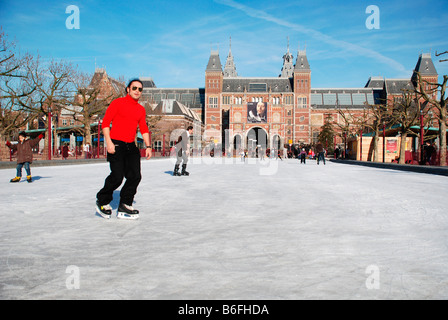 Eisbahn vor dem Rijksmuseum, Museumplein, Amsterdam, Niederlande Stockfoto