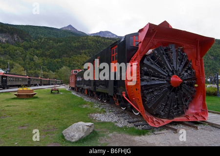 Historische Dampflok mit Schnee Pflug, White Pass & Yukon Route, Skagway, Alaska, USA Stockfoto