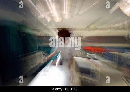 Krankenhaus, Ärztin unter stress Stockfoto