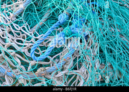 Nylon-Fischernetze und Seile in Maasholm Hafen, Ostsee, Schleswig-Holstein, Deutschland, Europa Stockfoto