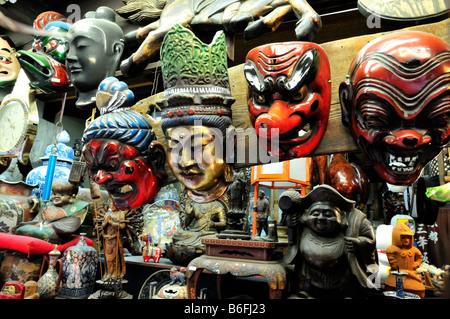 Traditionelle japanische Masken in einem Shop in Kyoto, Japan Stockfoto