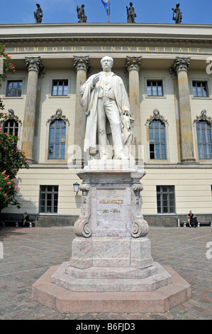 Statue von Hermann Ludwig Ferdinand von Helmholtz vor der Humboldt Universitaet, Unter Den Linden, Berlin, Deutschland, Europa Stockfoto