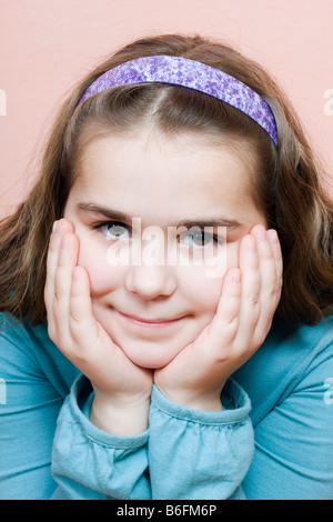 Kleines Mädchen, 9 Jahre, Porträt Stockfoto