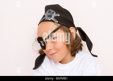 Mädchen, 6 Jahre alt, verkleidet als Pirat Stockfoto