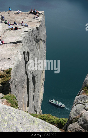 Preikestolen Preikestolen über den Lysefjord, Norwegen, Skandinavien, Europa Stockfoto