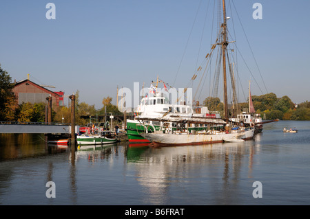 Schiffsanlegestelle in Finkenwerder Hamburg Deutschland Versand Pier in Finkenwerder Hamburg Deutschland Stockfoto