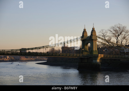 Hammersmith Bridge über die Themse Stockfoto