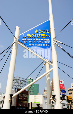 Melden Sie Besucher in vier Sprachen, die Stadt von Shimonoseki, Japan Stockfoto