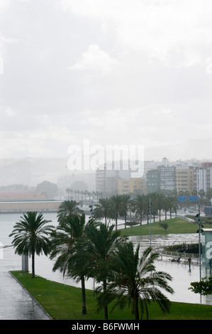 Blick vom Einkaufszentrum El Muelle während eines Gewitters Las Palmas der Hauptstadt von Gran Canaria, Kanarische Inseln-Spanien Stockfoto