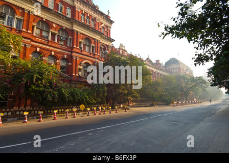 Writers' Building, Dalhousie Square (BBD Bagh), Kalkutta, Indien, in den frühen Morgenstunden Stockfoto