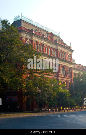 Writers' Building, Dalhousie Square (BBD Bagh), Kalkutta, Indien, in den frühen Morgenstunden. Stockfoto