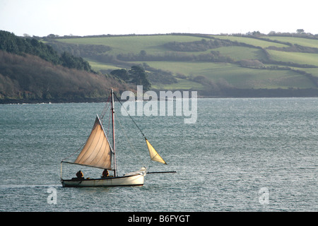 Austernfischer in Falmouth Arbeitsboote Segeln auf der Carrick Straßen Cornwall im Winter Stockfoto