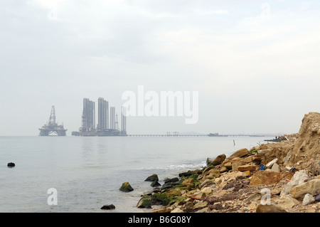 Offshore-Ölbohrplattform im Kaspischen Meer Baku Aserbaidschan Stockfoto