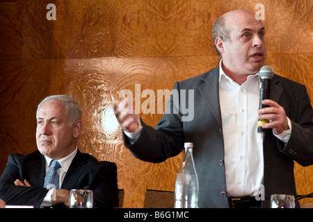 Der ehemalige israelische Premierminister Benjamin Netanjahu und Nathan Sharansky Aufstandsbekämpfung Konferenz Adelson Institut Dez. 2008 Stockfoto