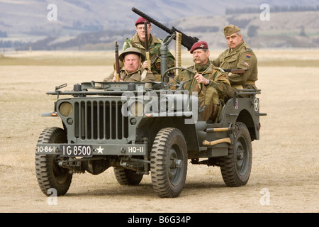 WWII-Ära Willys Jeep Warbirds über Wanaka Otago Neuseeland Südinsel Stockfoto