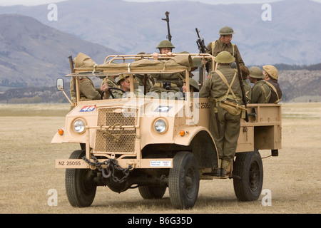 WWII-Ära Willys Jeep Warbirds über Wanaka Otago Neuseeland Südinsel Stockfoto