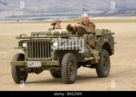 WWII-Ära Willys Jeep Warbirds über Wanaka Otago Neuseeland Südinsel Stockfoto