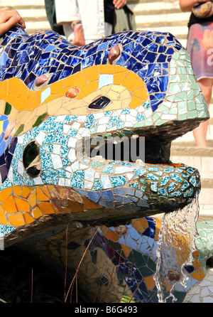 Antoni Gaudis bunten Bioqualität Fliesen Mosaik Drache, Parc Güell, Barcelona, Katalonien, Spanien Stockfoto