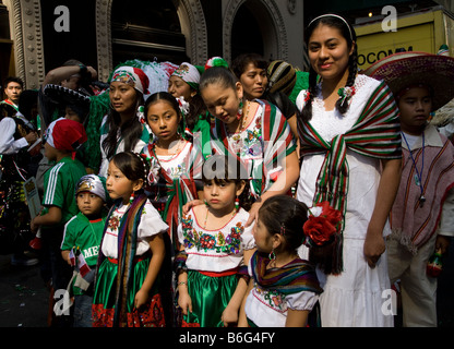 Mexikanische Day Parade auf der Madison Avenue in New York City im Jahr 2008 Stockfoto