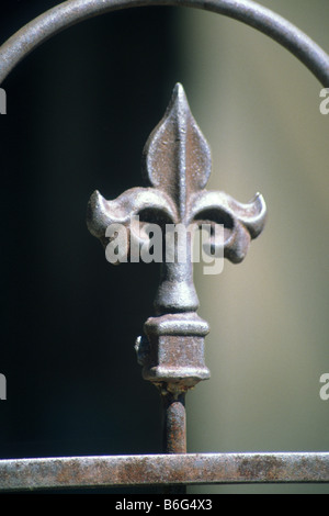 Fleur de Lis hergestellt aus Schmiedeeisen Tops Tor. Stockfoto