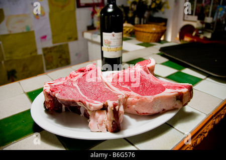 Bistecca Alla Fiorentina. Ungekocht roh t-Bone Steak. Toskana, Italien. Stockfoto