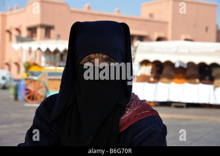 Porträt einer Frau Berber am Djemaa el Fna Platz in Marrakesch Stockfoto