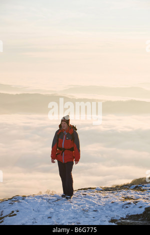 Ein Walker auf Wansfell Hecht in den Lake District-UK Stockfoto