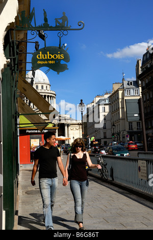 Paris Frankreich, Straßenszene, Französisch Teen Gemischte Paare zu Fuß im Quartier Latin, Europäisches Wochenende Sommer, Nachbarschaften Stockfoto