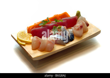 "Japanisches Essen" Essen gemischte Sashimi Scheiben "Rohem Fisch" Maguro "Roter Thunfisch", Shaké (Lachs) Tai (Daurade), Saba (Makrele) Stockfoto