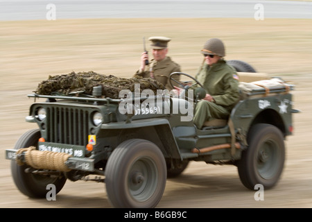 WWII-Ära Willys Jeep Warbirds über Wanaka Otago Neuseeland Südinsel Stockfoto