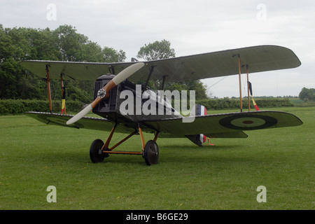 Landschaft-Blick auf eine Replica SE5a auf dem Boden am alten Flugplatz Warden Stockfoto
