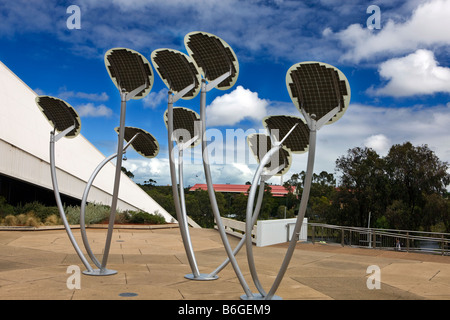 Solar-Panels geformt wie Mallee Bäume zu, die Energie der Sonne vor Adelaide Festival Centre, South Australia ernten Stockfoto