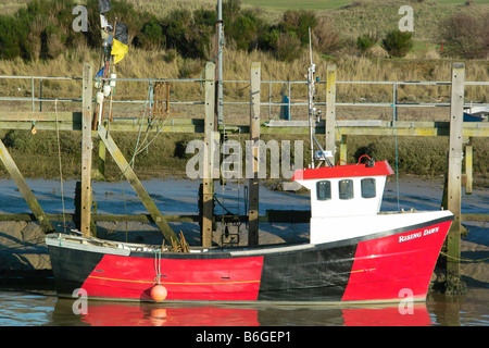 Jakobsmuschel kurze Fisch essen marine Fischerboote vertäut Fluss Rother Roggen East Sussex uk Stockfoto