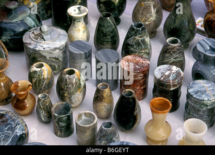 Marmor-Vase, Marmor Vasen, Marmor Handwerk, Marmor Kunsthandwerk, Kunsthandwerksmarkt, open-air-Markt, Markt, Marktplatz, Dali, Yunnan Provinz, China, Asien Stockfoto