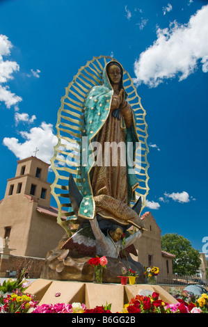 Our Lady of Guadalupe Church und Statue in Santa Fe NM Stockfoto