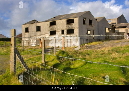 Verlassene Gebäude in der Nähe von Ballyconneely, Connemara, Irland Stockfoto