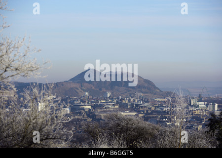 Ein kalter Dezember Morgen Blick auf Arthurs Seat suchen aus dem Westen. Stockfoto